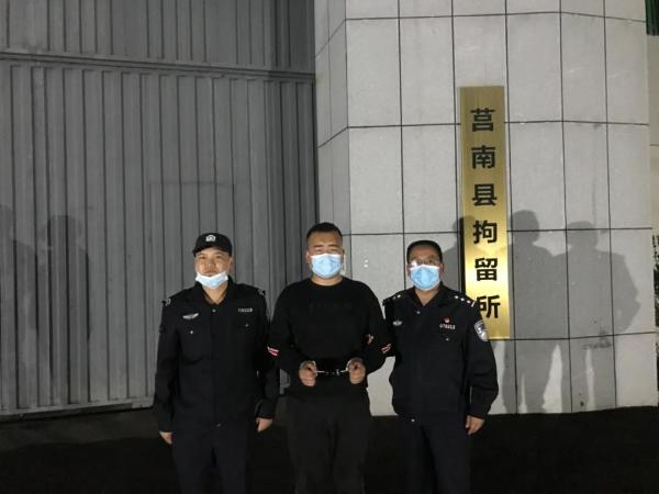 临沂一男子不满违停处罚，硬生生把自己送进拘留所......
