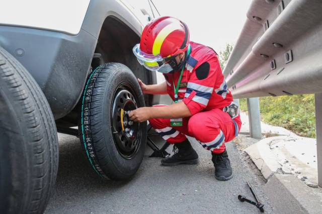 高速公路临沂段免费通行200.7万车次