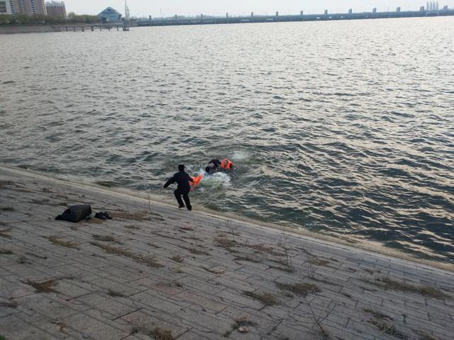 揪心！临沂初三少年负气跳沂河，母亲河边撕心裂肺痛哭…
