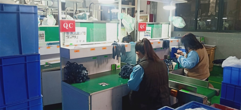 福利待遇好，工作轻松，本部合同五险