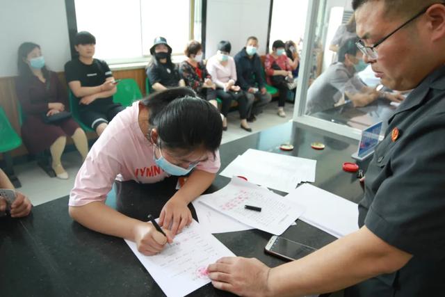强制执行！临沂某公司欠58名农民工29万元被追回