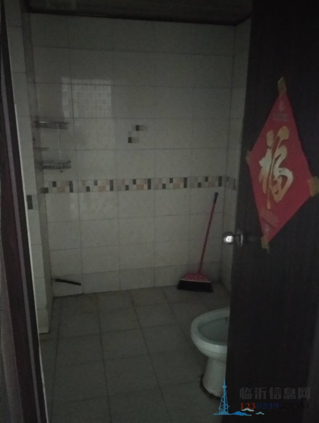 康桥丽都南区，五楼，一月700