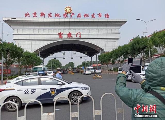北京新增51例，一架航班输入17例……疫情会否反弹？