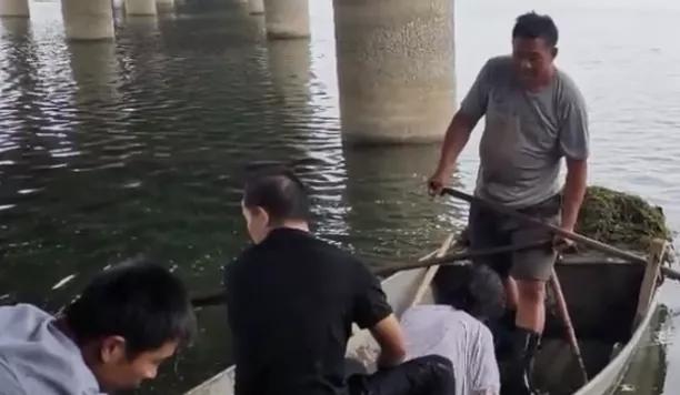 突发！临沂一男子从5米高的桥上纵身跳下！这一幕太揪心