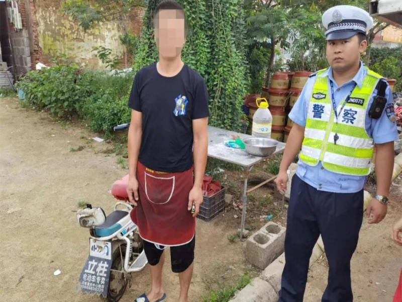 未挂牌电动自行车禁止上道路行驶实施第二天 临沂莒南警方开出了首张罚单