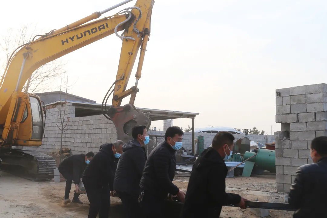 临沂这几处违法建筑,拆了!挖掘机、铲车齐上阵