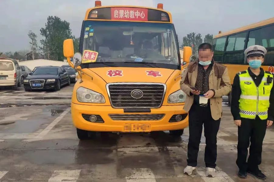 临沂公安交警严查非法校车