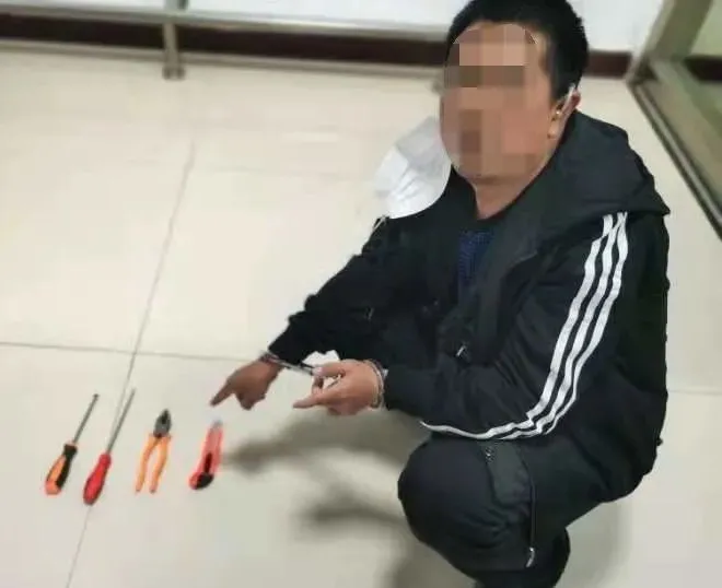 监控记录,茅台酒是这样被偷走的