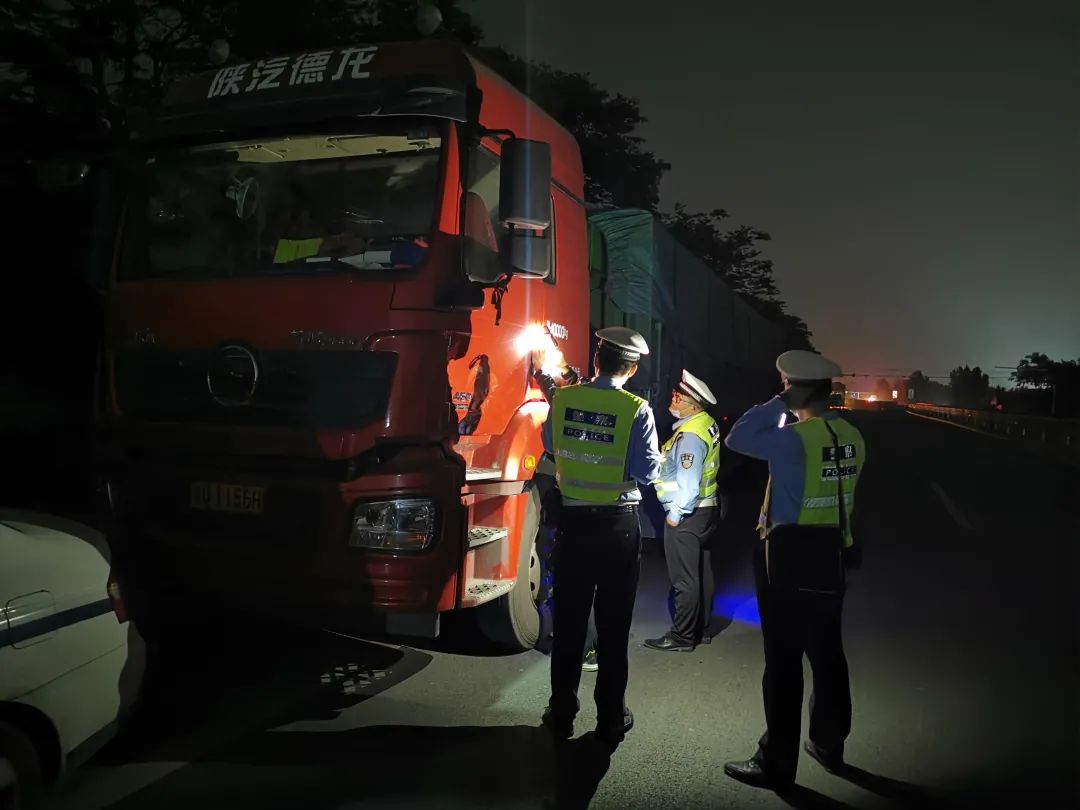 重拳出击！严查这类车！