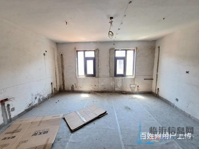 月澜湾联排别墅 六室超大 已做改造 带车库 证过二780万
