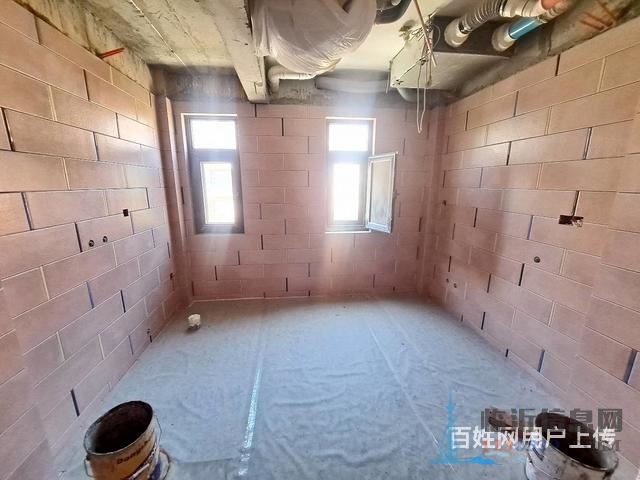月澜湾联排别墅 六室超大 已做改造 带车库 证过二780万