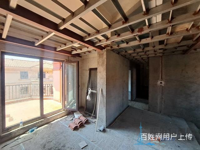 月澜湾联排别墅 六室超大 已做改造 带车库 证过二780万