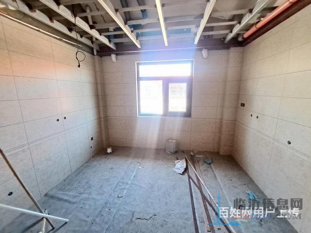 月澜湾联排别墅 六室超大 已做改造 带车库 证过二780万