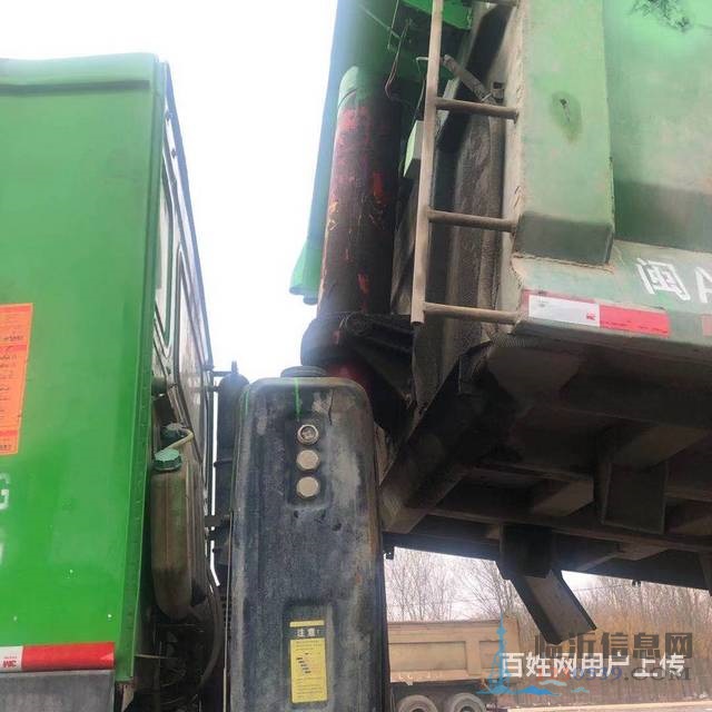售17年国五二手豪沃自卸车7.8米U型斗380马力