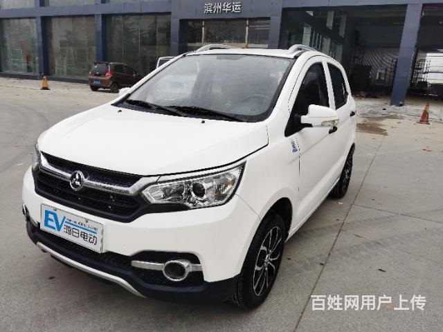 鸿日电动轿车