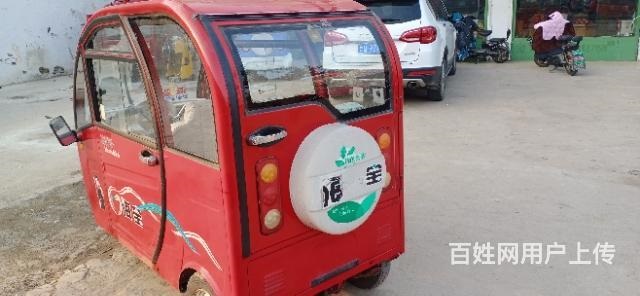 海宝三开门电动车