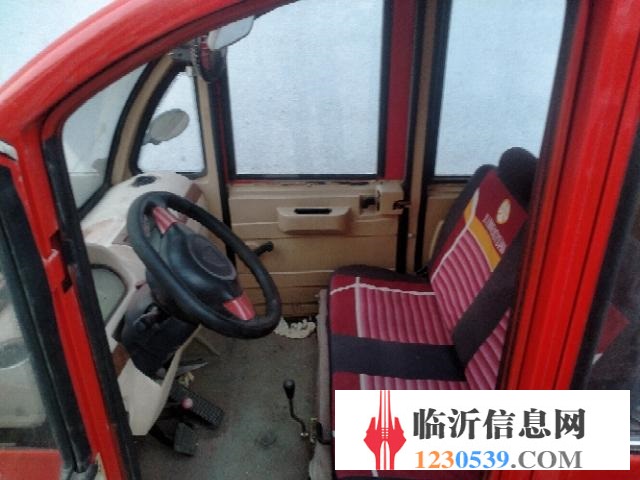 四轮电动车。