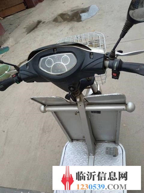 三轮电动车