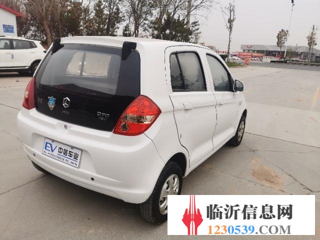 极品雷丁电动轿车，