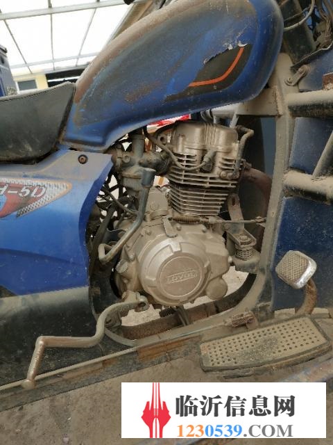 三轮摩托车