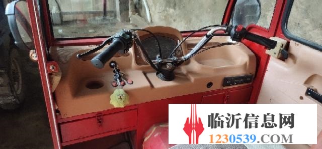 家用汽油三轮车红色出售