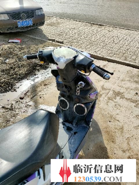 踏板摩托车