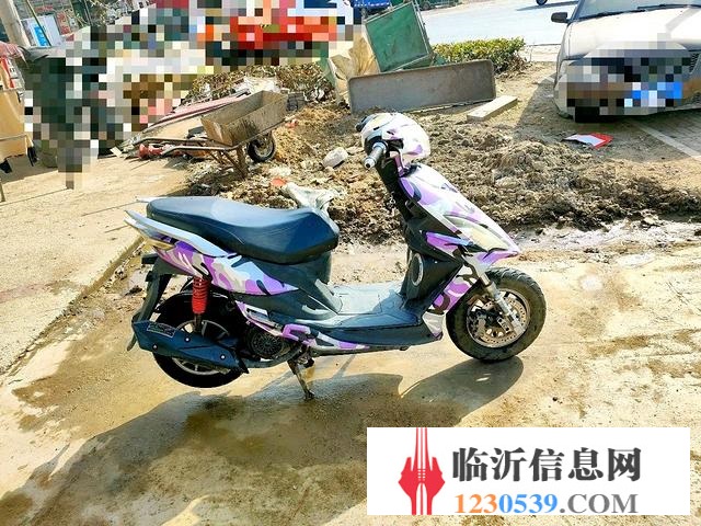 踏板摩托车