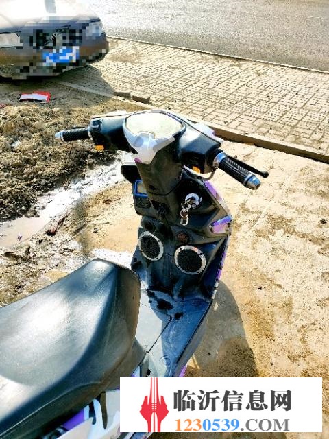 踏板摩托车