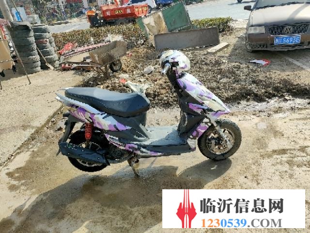 踏板摩托车