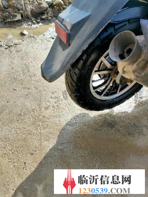 踏板摩托车