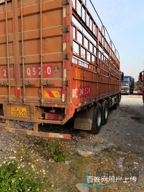 三年半的乘龙H7前四后八9米6 高栏货车 国5