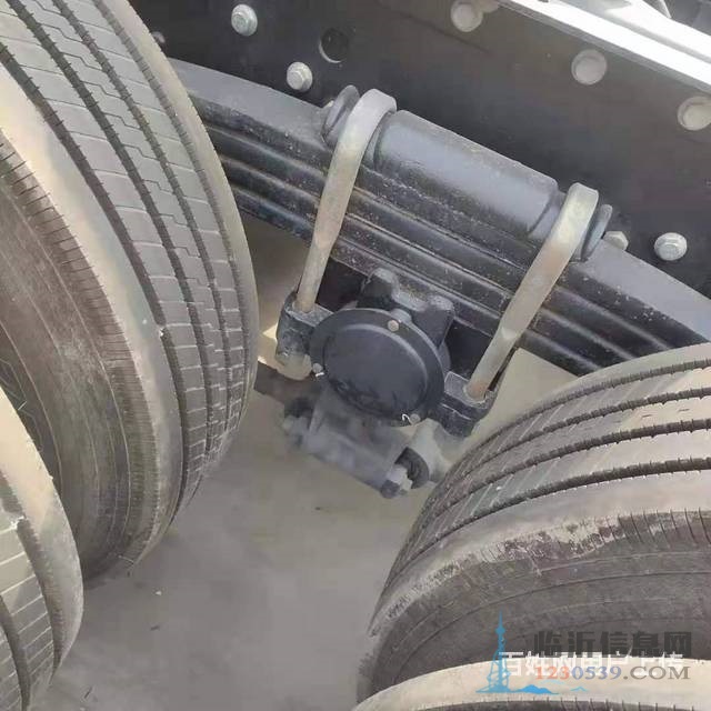 原版车出售二手解放牵引车 420马力国五 双驱轻体