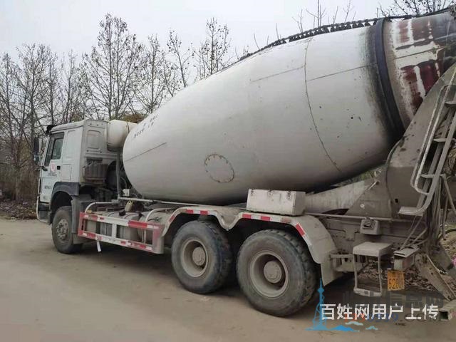 出售18年二手豪沃大14方搅拌车380马力后八轮