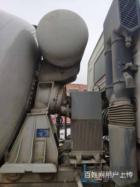 出售18年二手豪沃大14方搅拌车380马力后八轮