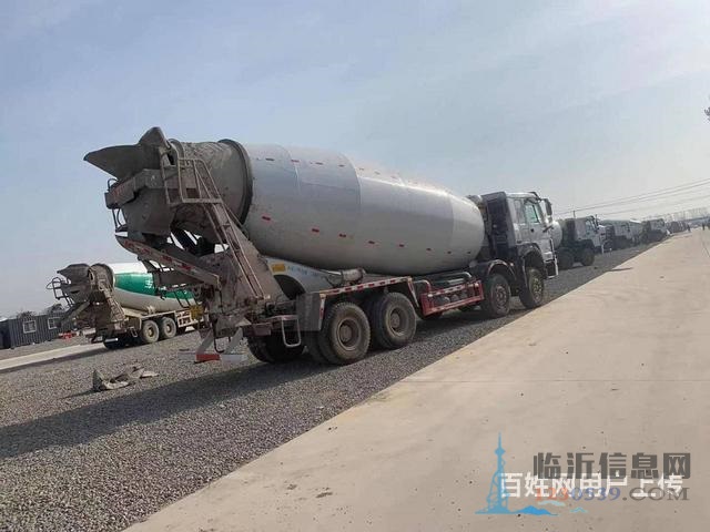 出售18年二手豪沃大20方搅拌车380马力国五