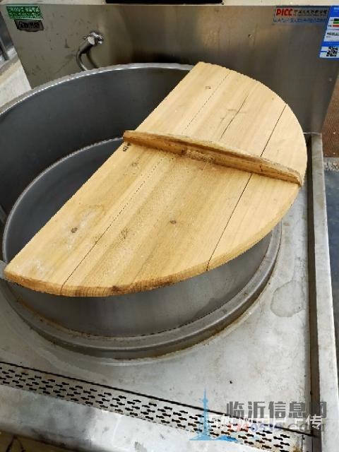 两台小吃车一口大锅等等