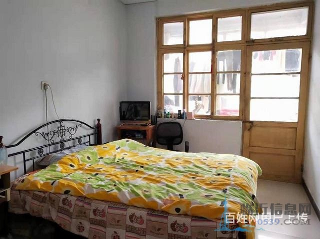家属院，与一墙之隔，上学方便 出行方便 周边配套设施