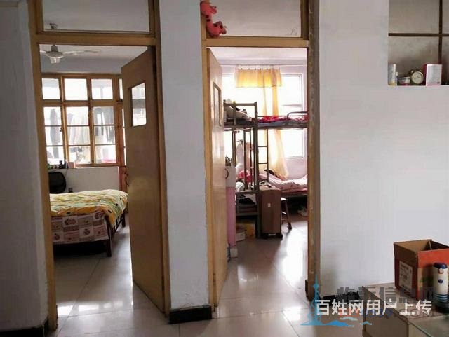 家属院，与一墙之隔，上学方便 出行方便 周边配套设施