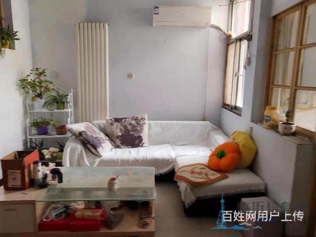 家属院，与一墙之隔，上学方便 出行方便 周边配套设施