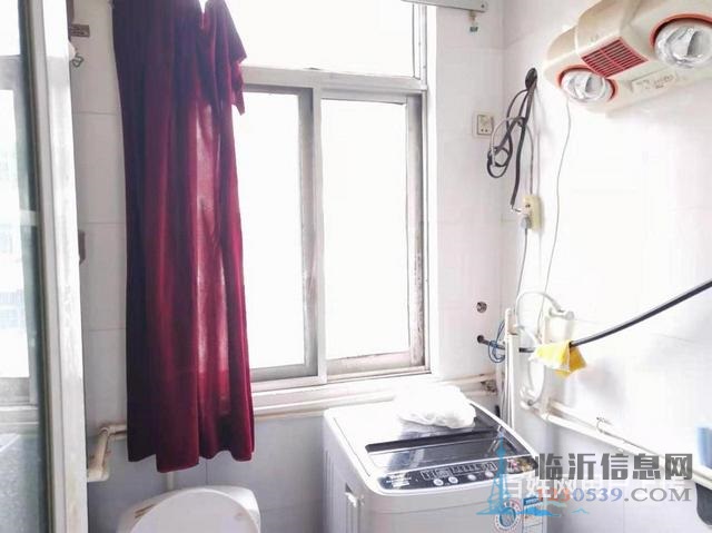 家属院，与一墙之隔，上学方便 出行方便 周边配套设施