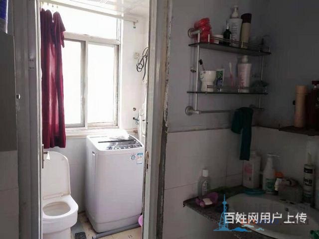 家属院，与一墙之隔，上学方便 出行方便 周边配套设施