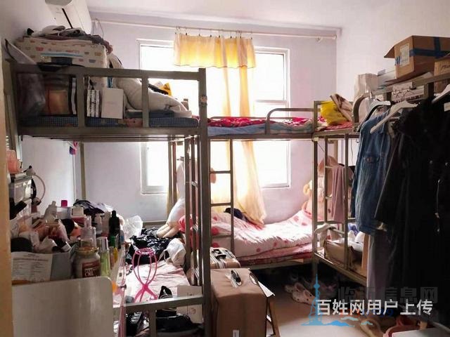 家属院，与一墙之隔，上学方便 出行方便 周边配套设施