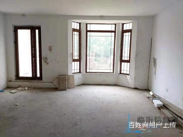 英伦花园别墅 大院子 毛坯 车库可停4辆车  1100万证过