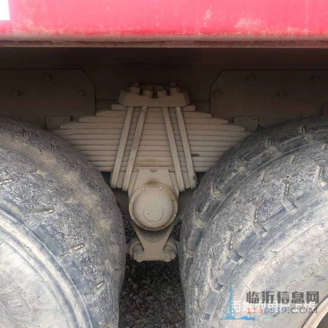 临沂18年二手豪沃自卸车8米田字格大箱国五精品车