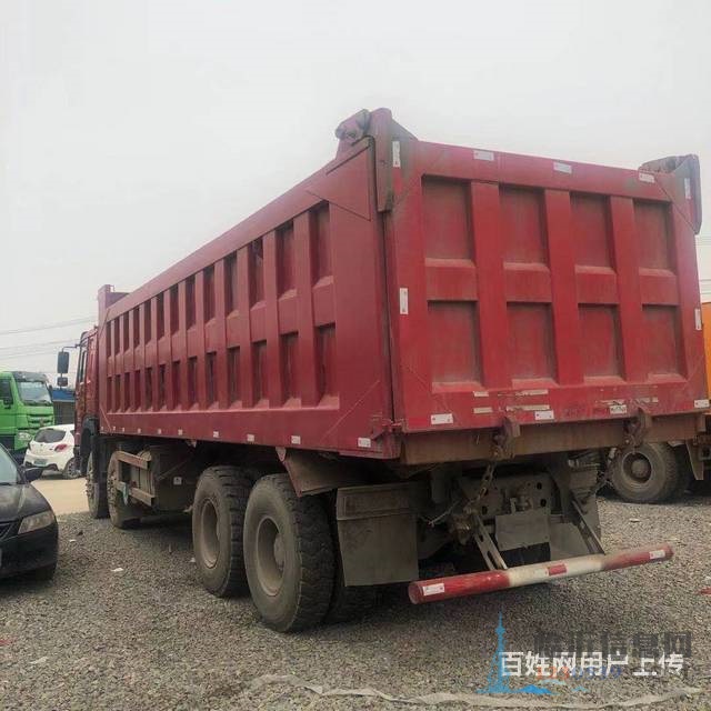 临沂18年二手豪沃自卸车8米田字格大箱国五精品车