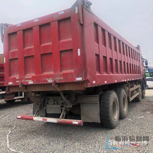 临沂18年二手豪沃自卸车8米田字格大箱国五精品车