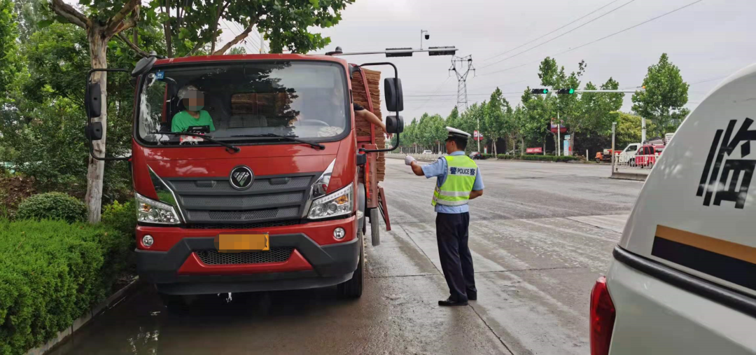 “两路两车”专项整治行动开始了！