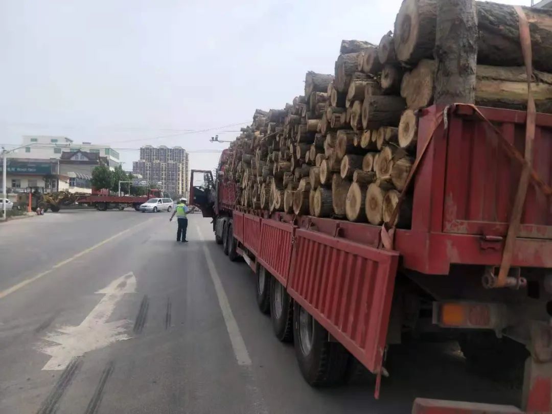 “两路两车”专项整治行动开始了！