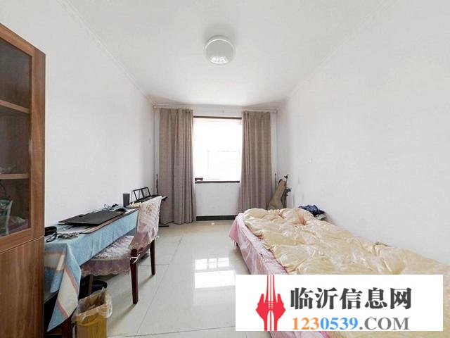 宝丽凤凰城 中间楼层 证过二 带大车库 送全新家具家电