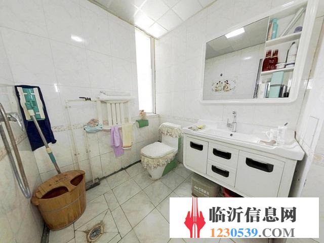 宝丽凤凰城 中间楼层 证过二 带大车库 送全新家具家电